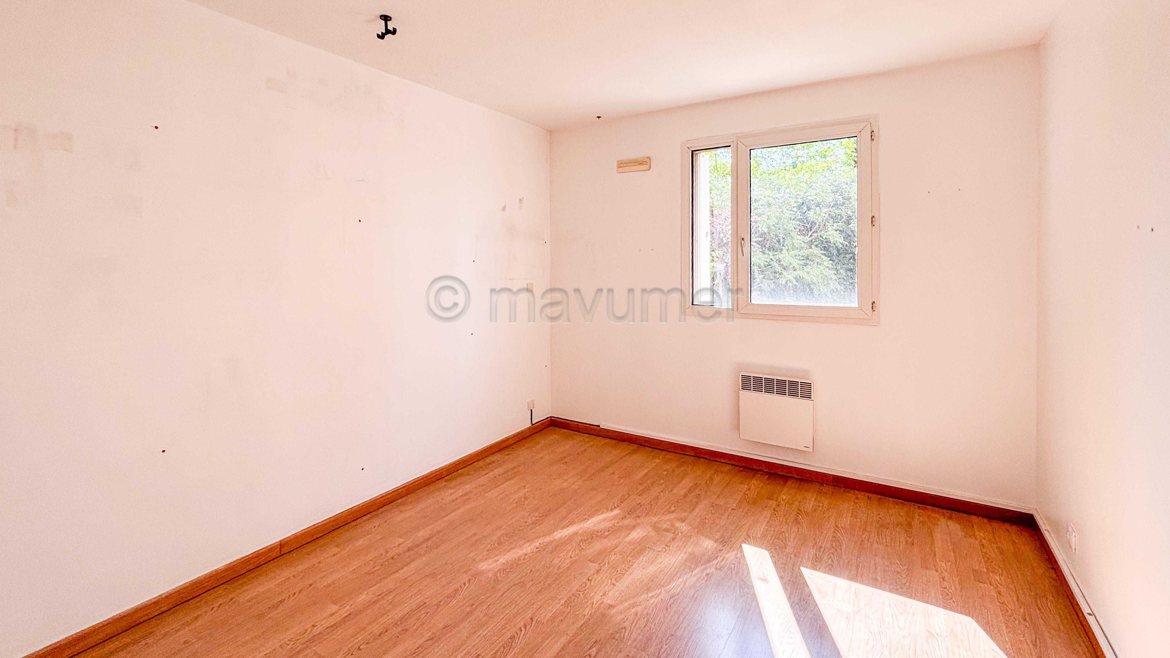 Lumineux T3 avec terrasse de 12m² , garage, vue dégagée, 13011 Marseille n°11