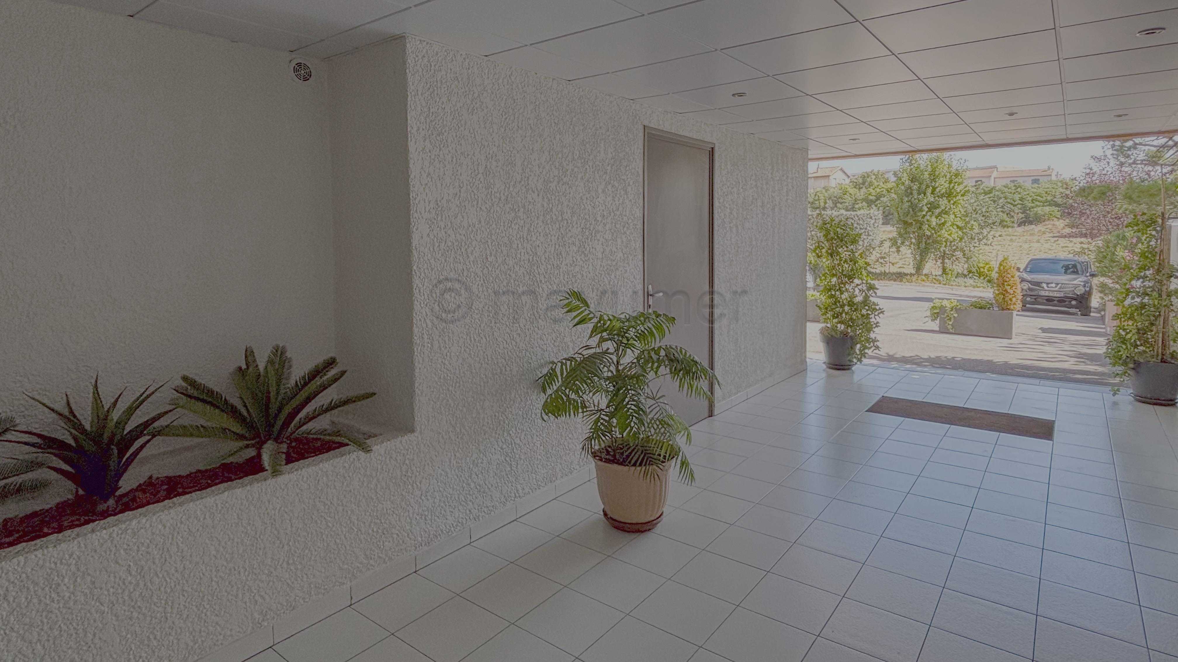 Lumineux T3 avec terrasse de 12m² , garage, vue dégagée, 13011 Marseille n°3