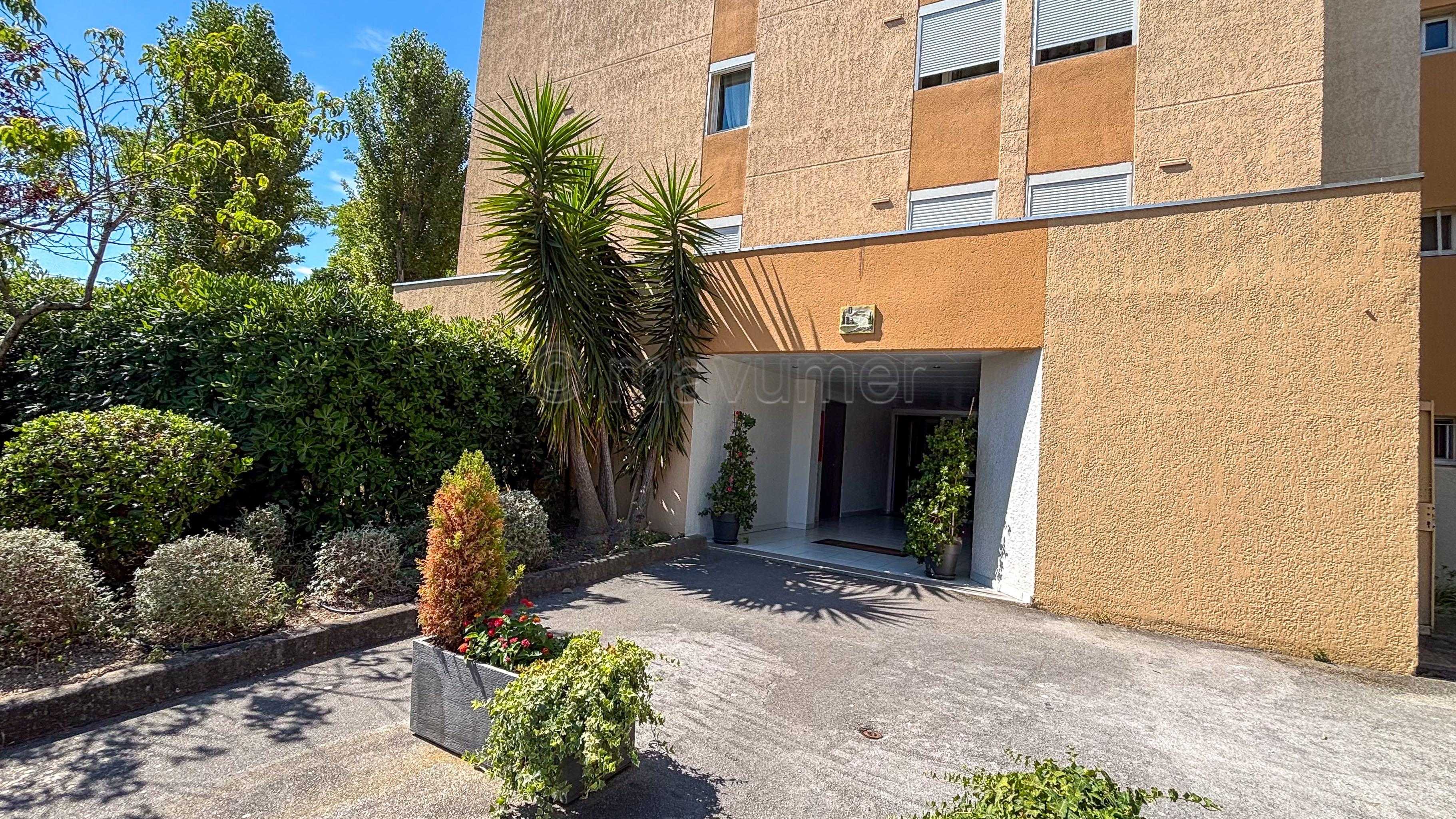 Lumineux T3 avec terrasse de 12m² , garage, vue dégagée, 13011 Marseille n°5
