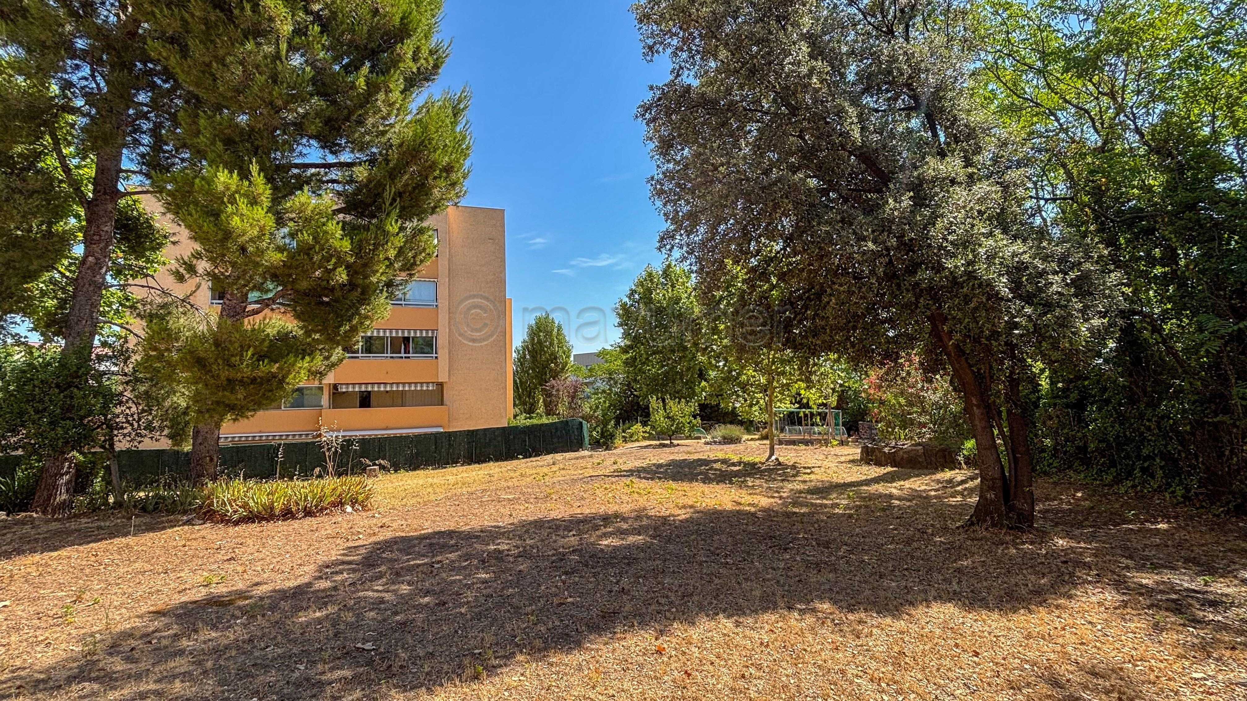 Lumineux T3 avec terrasse de 12m² , garage, vue dégagée, 13011 Marseille n°5