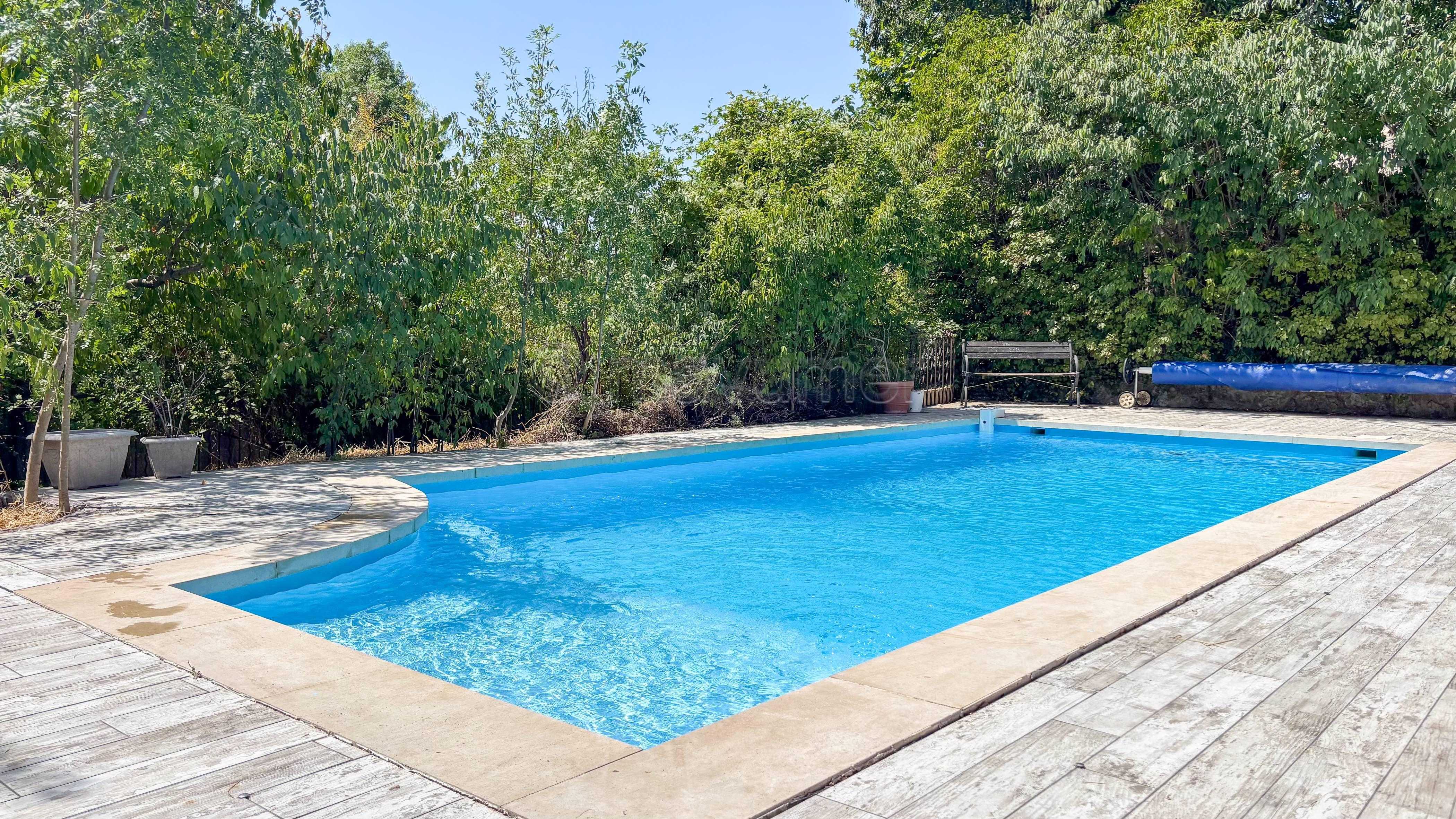 Maison individuelle T5 de 155m² - plain pied - piscine - 83640 Saint Zacharie n°1