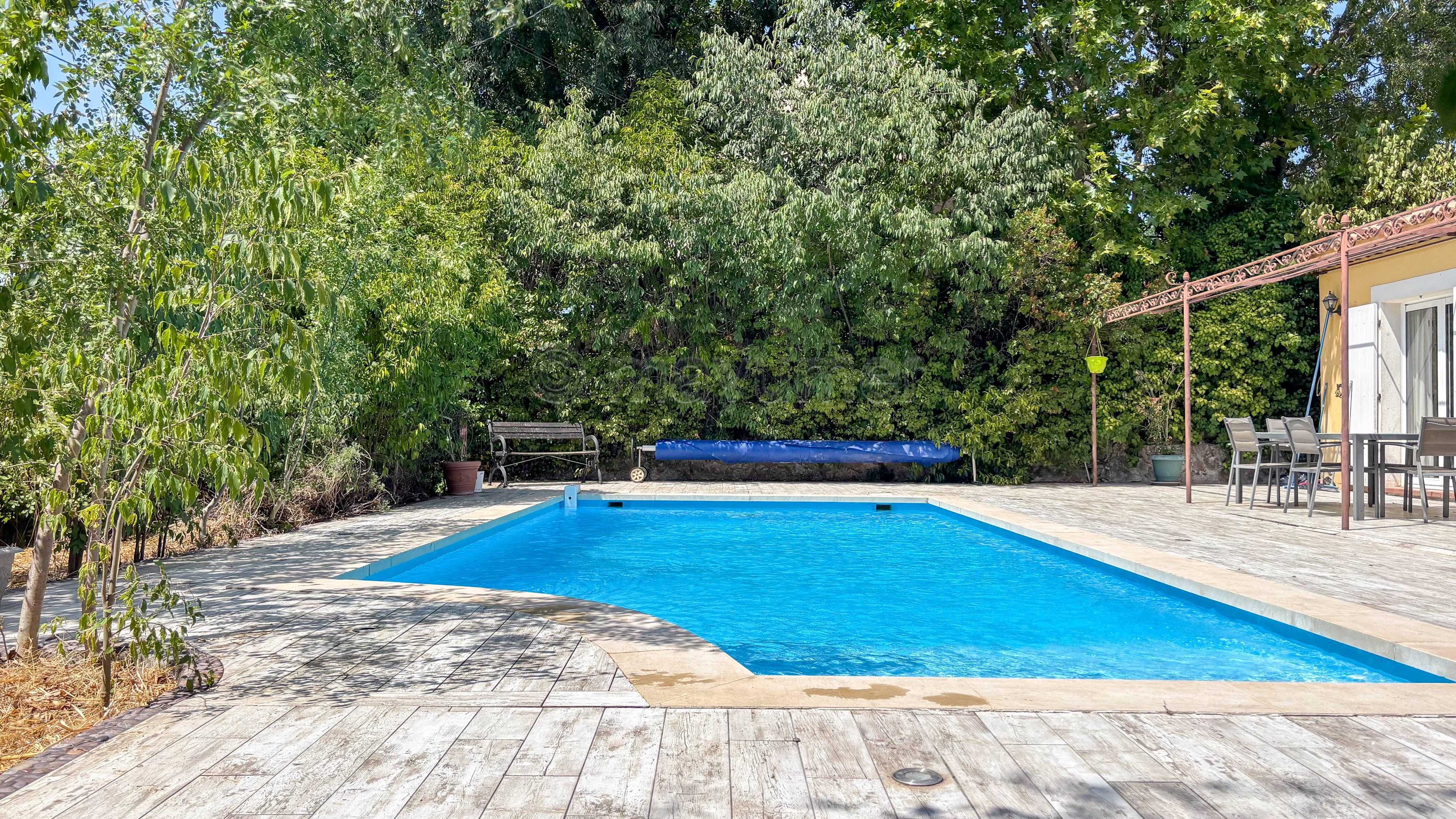 Maison individuelle T5 de 155m² - plain pied - piscine - 83640 Saint Zacharie n°2