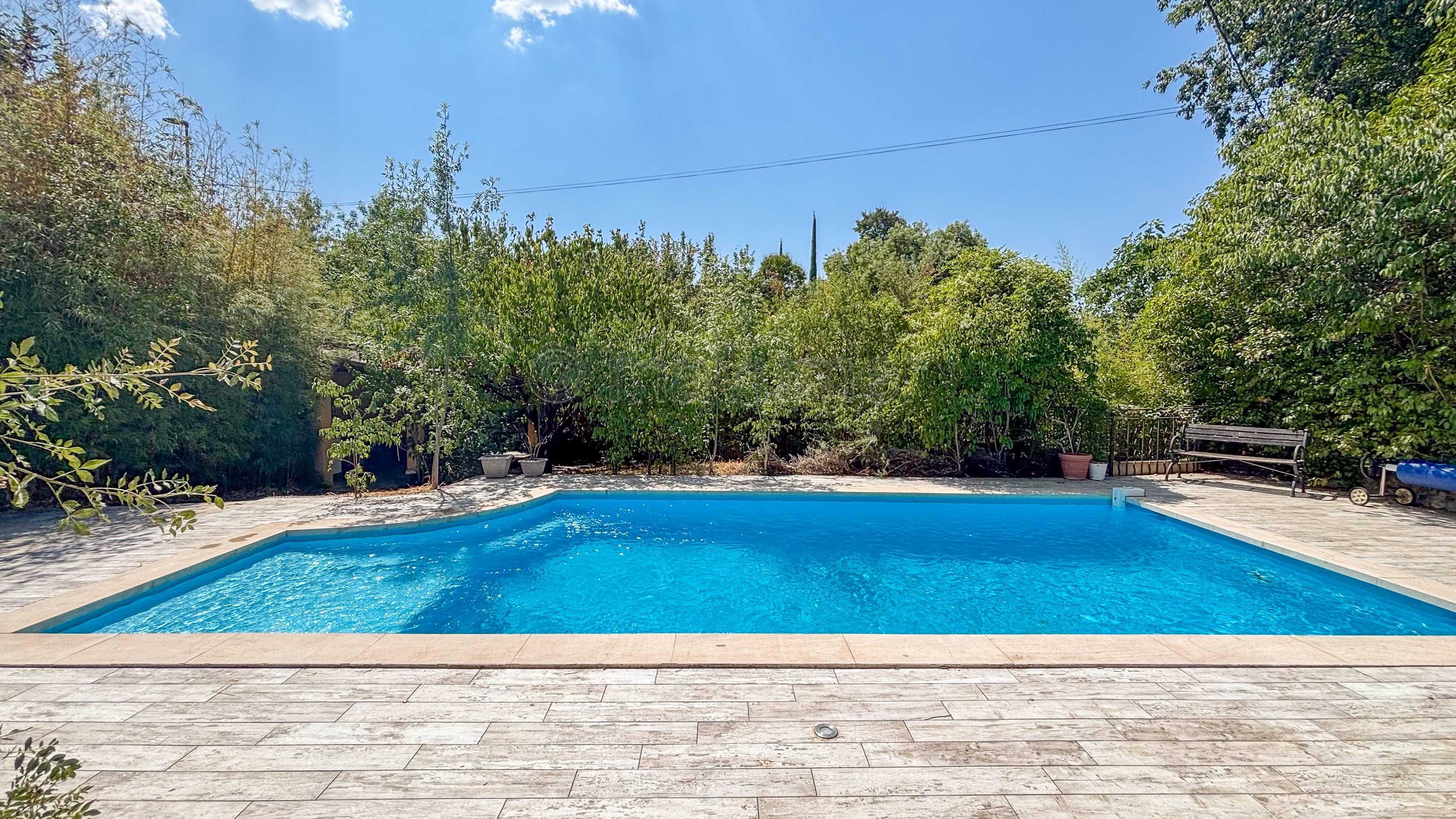 Maison individuelle T5 de 155m² - plain pied - piscine - 83640 Saint Zacharie n°3